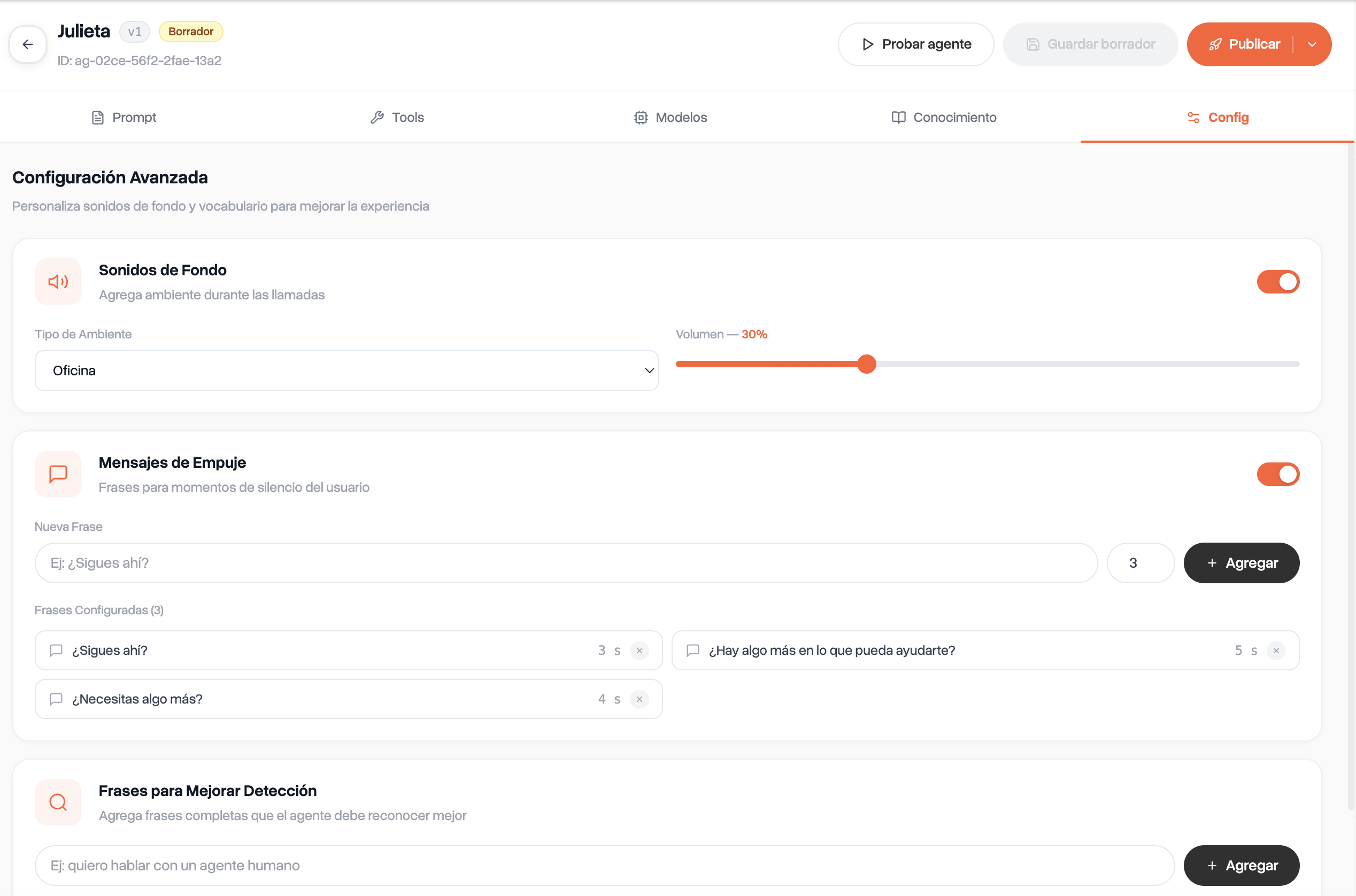 Tab Config del editor de Julieta: configuración avanzada con sonidos de fondo, mensajes de empuje y frases para mejorar la detección