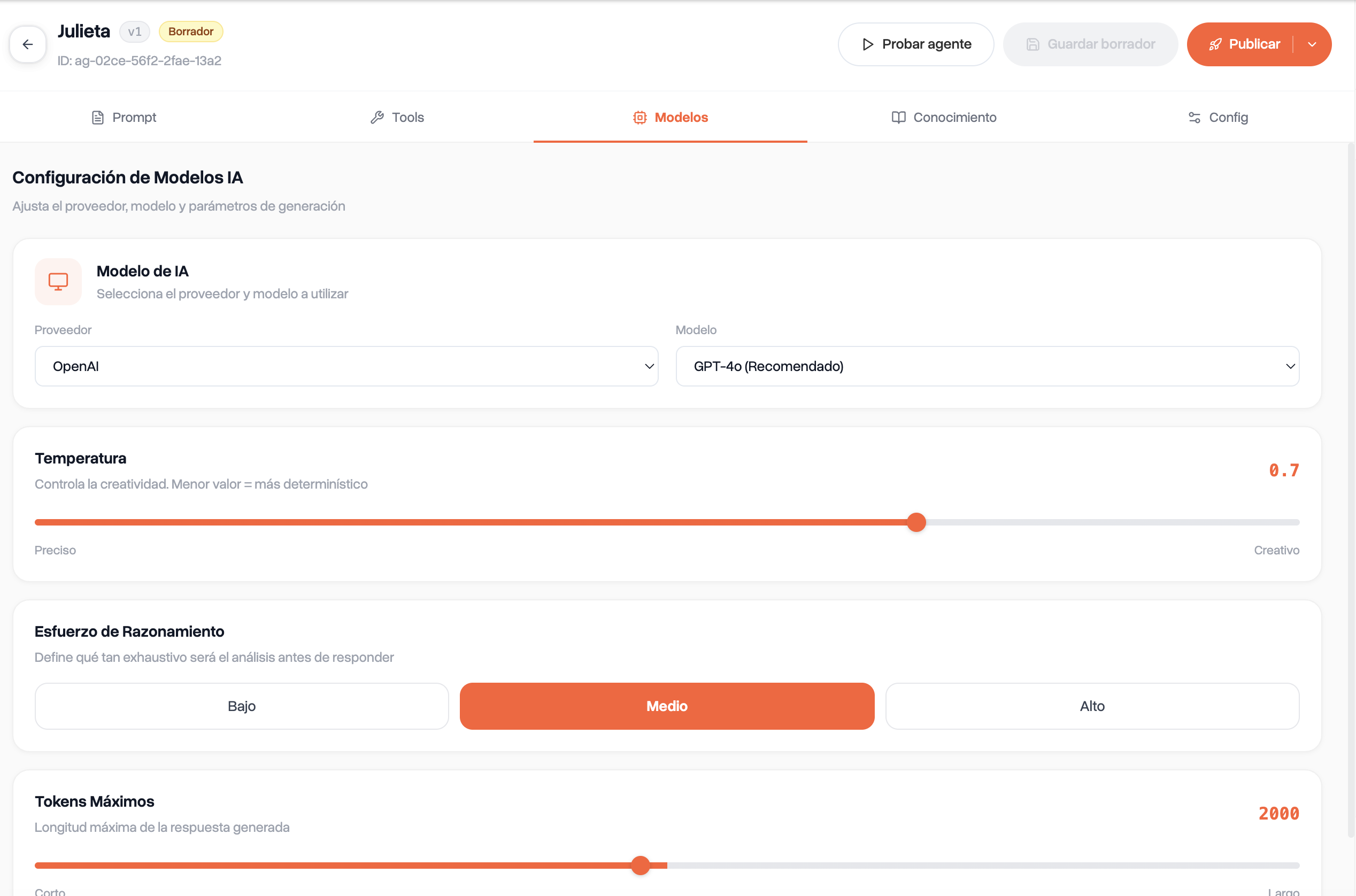 Tab Modelos del editor de Julieta: proveedor y modelo de IA, temperatura, esfuerzo de razonamiento y tokens máximos
