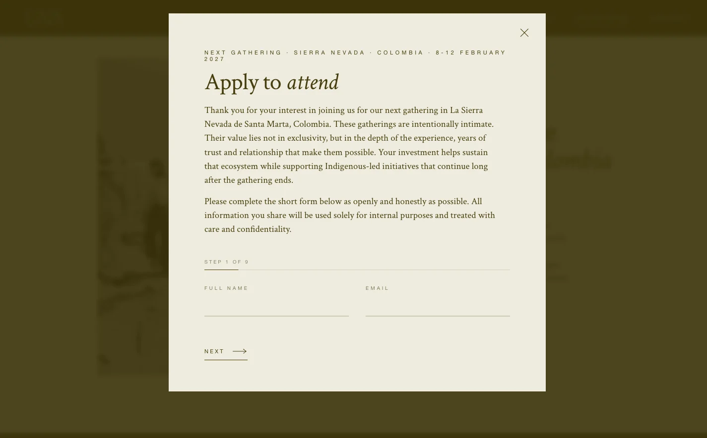Formulario Apply to attend de una.eco, paso 1 de 9, con nombre y correo